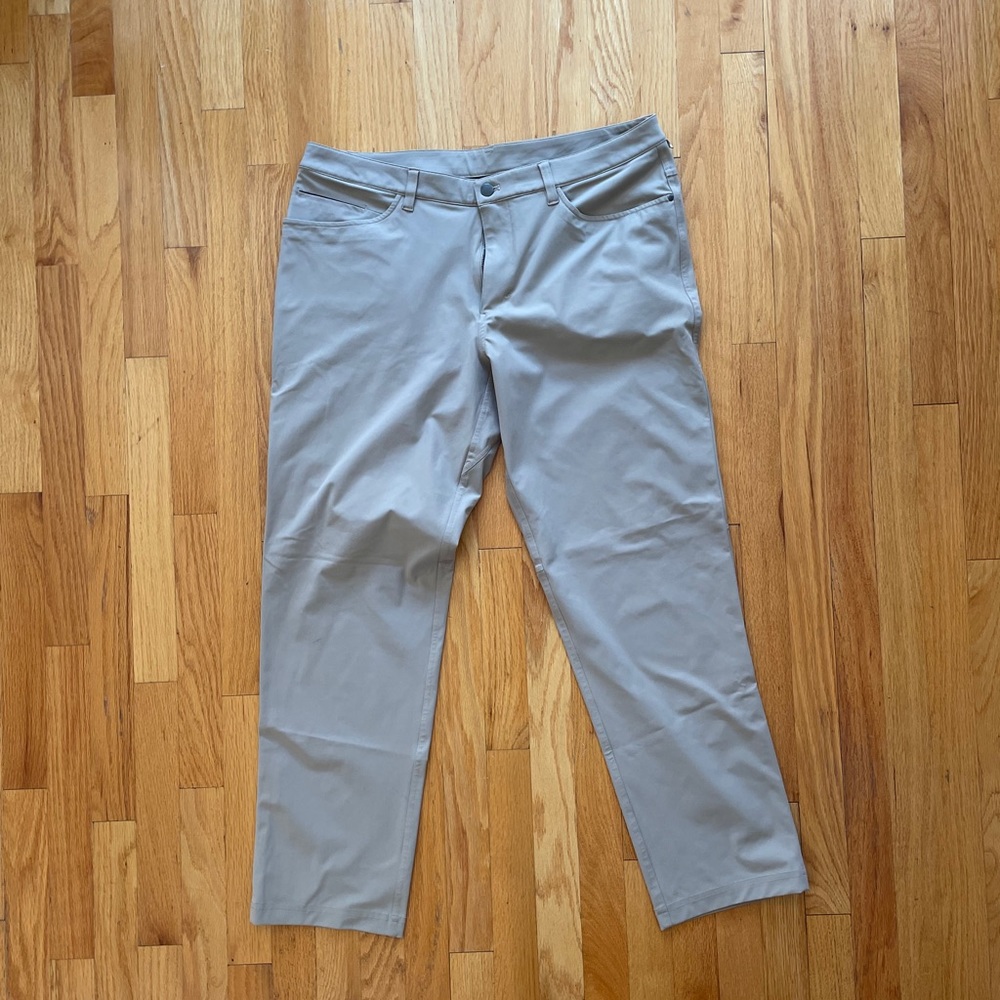 Lululemon men’s casual chinos, performance material, unworn, size 36x30